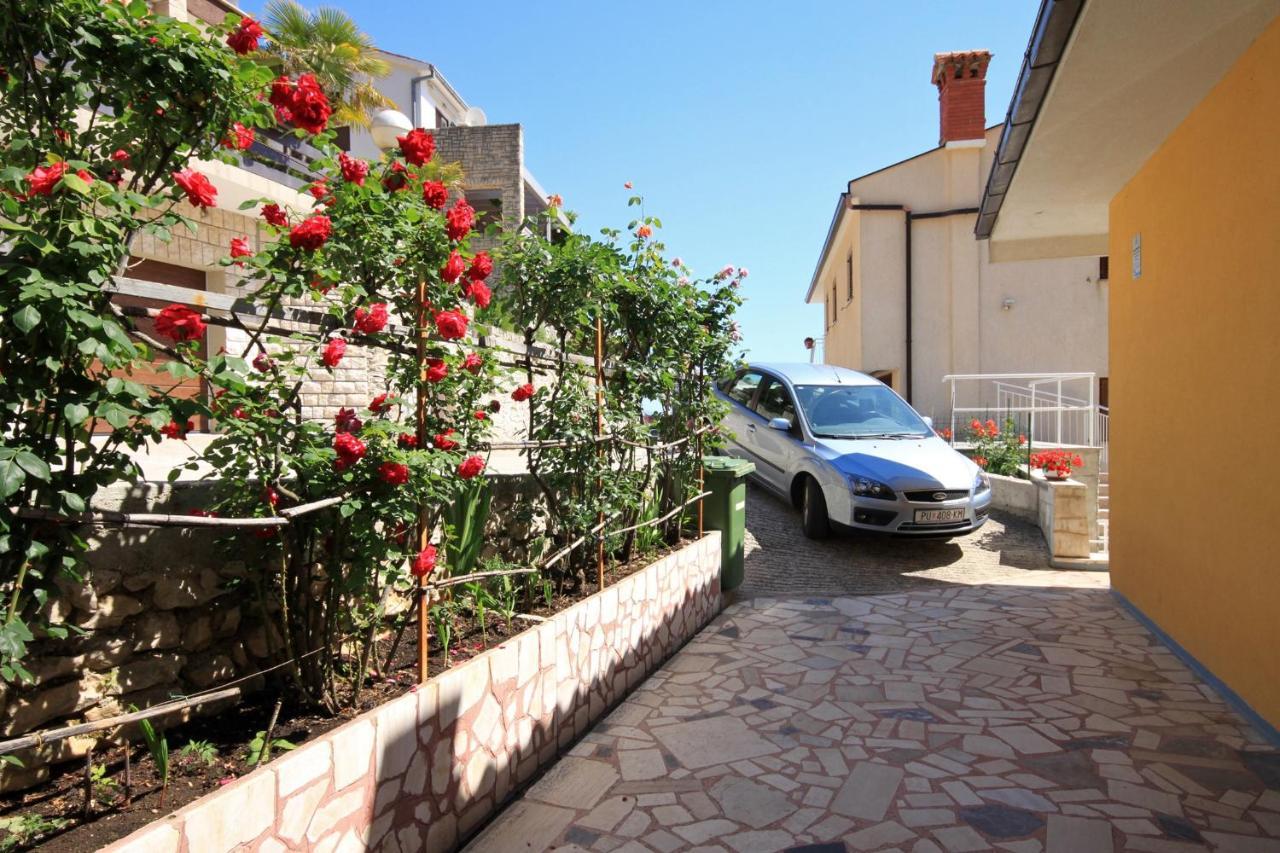 Apartments With A Parking Space Rabac, Labin - 6414 Eksteriør bilde